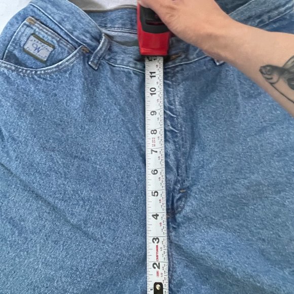 Highrise Light Wash Vintage Wrangler Mom Jean Shorts - Picture 10 of 11